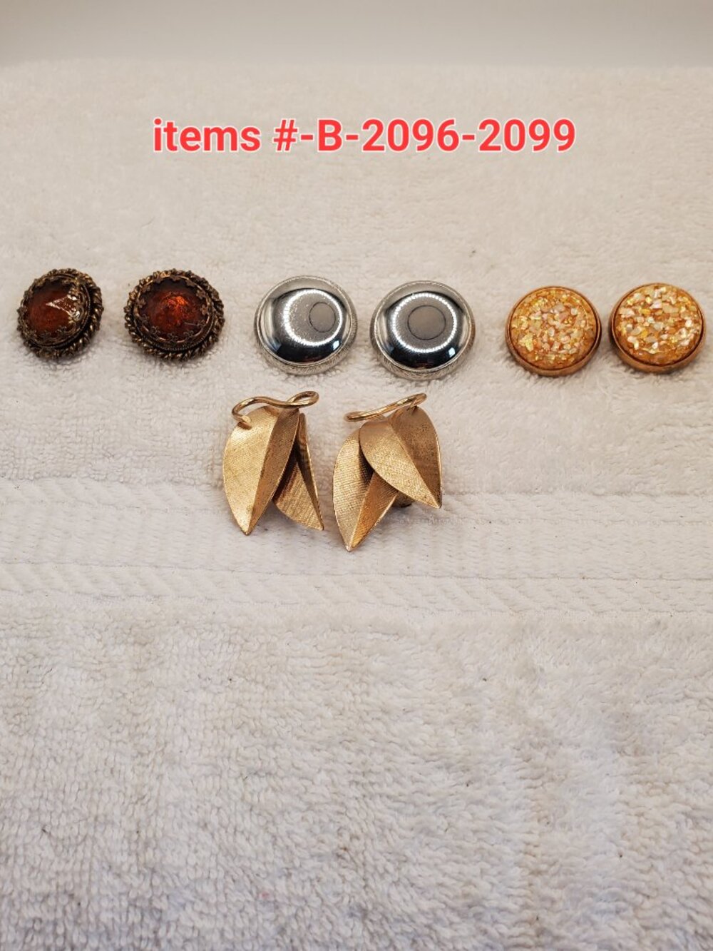 4 Vintage Pair OF Clip on Earrings,  items # B-2096-2099, wt. 70 grams.